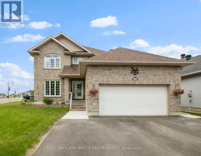 House for sale: 1000 CRESTWOOD DRIVE, Brockville