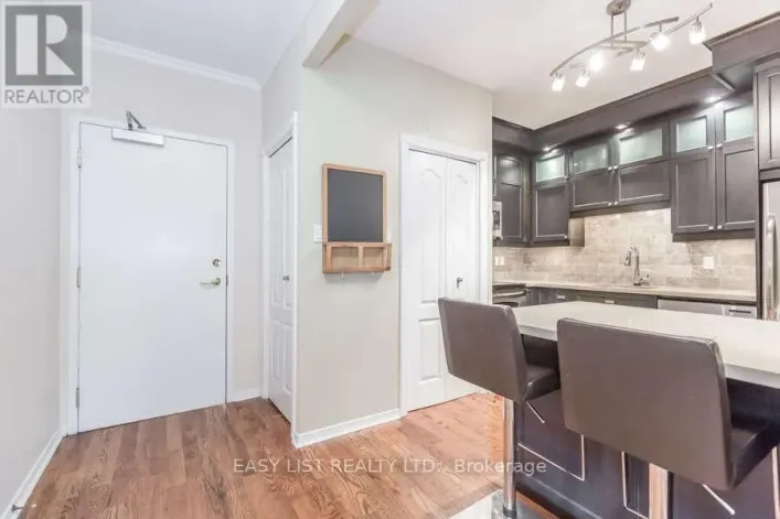 1001 - 393 KING STREET W, Toronto