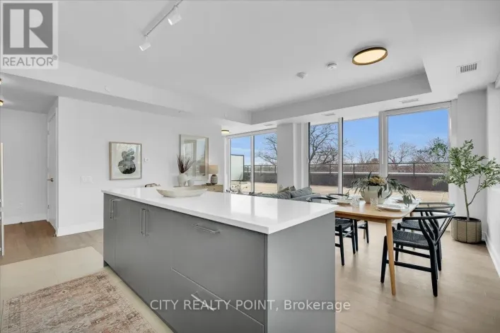 1001 - 664 SPADINA AVENUE, Toronto