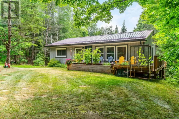 1001 ENGLISH CIRCLE, Highlands East
