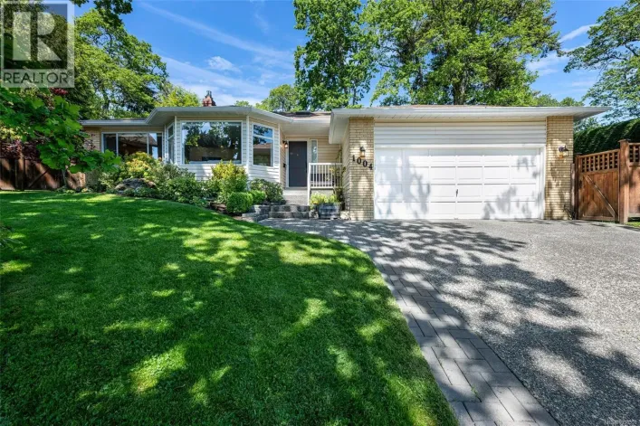 1004 Falaise Pl, Saanich