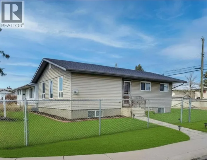 1004 Penrith Crescent SE, Calgary
