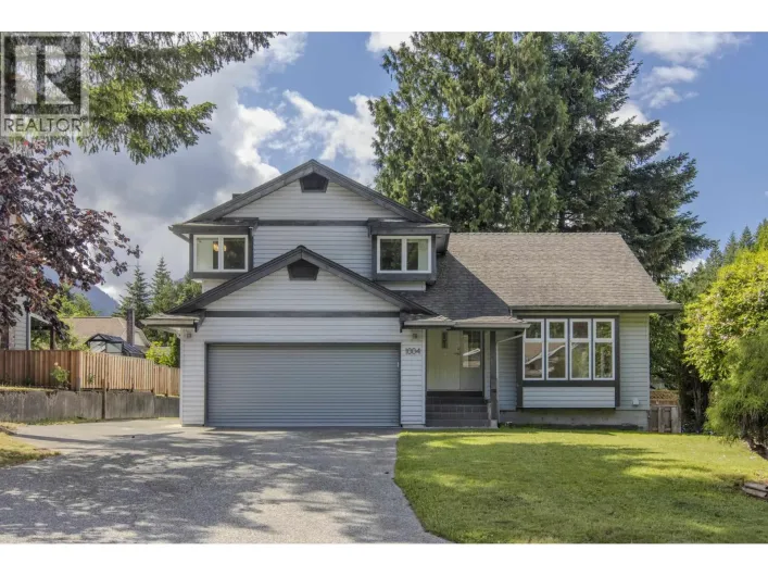 1004 PIA ROAD, Squamish