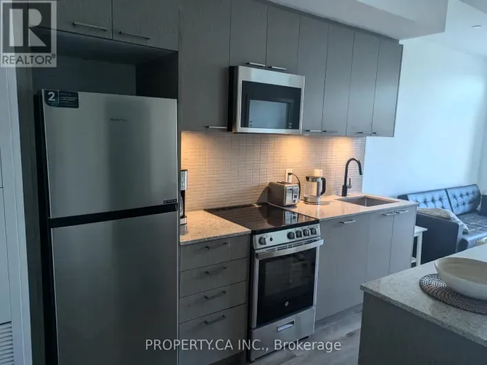 Apartment for rent: 1005 - 1808 ST CLAIR AVENUE W, Toronto