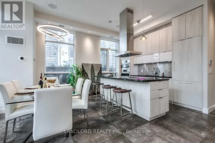 1005 - 318 RICHMOND STREET W, Toronto