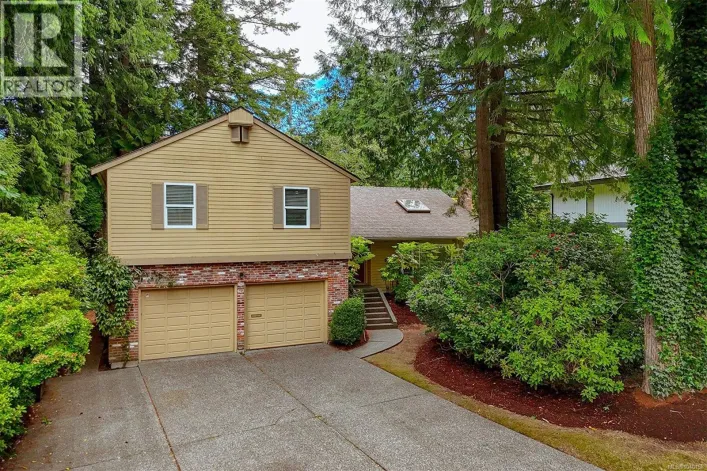 1005 Kentwood Pl, Saanich