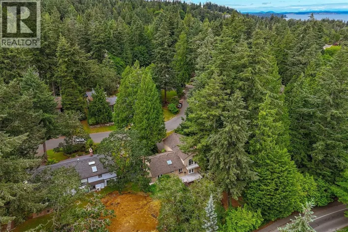 1005 Kentwood Pl, Saanich