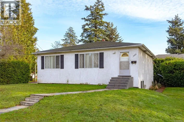 1005 McCallum Rd, Langford