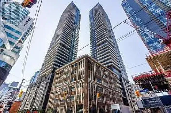 1006 - 125 BLUE JAYS WAY, Toronto