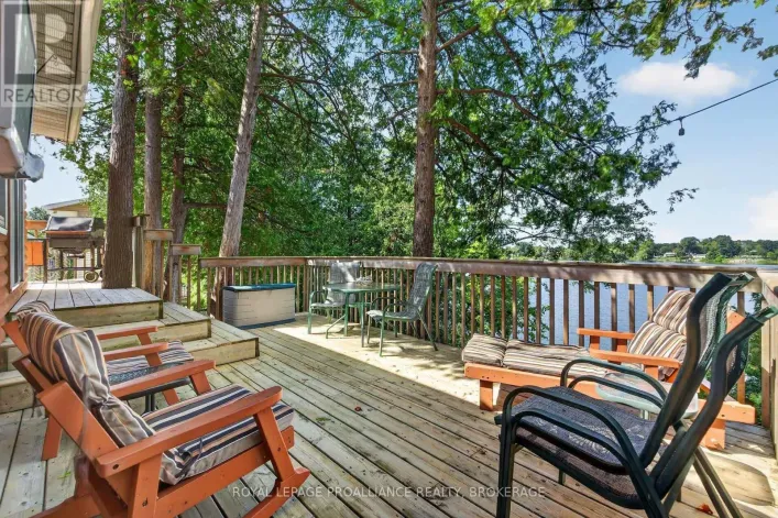 1006 ROCKY SHORE LANE, Frontenac