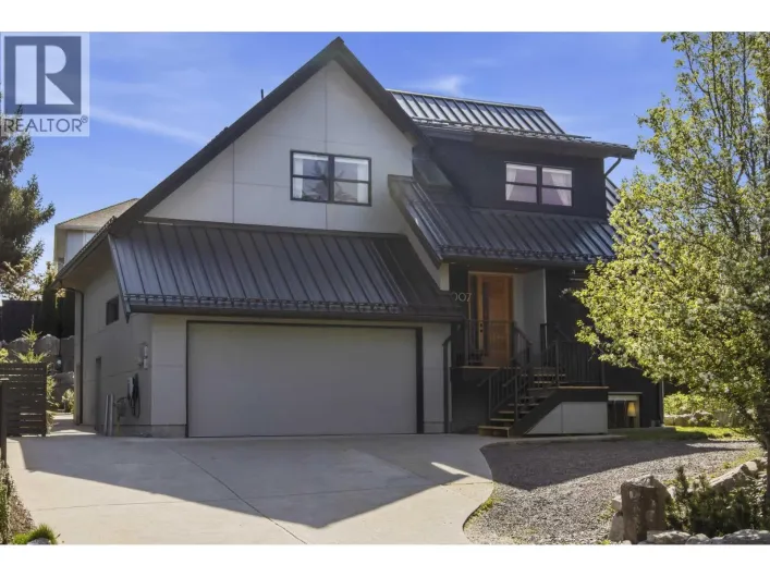 1007 JAY CRESCENT, Squamish