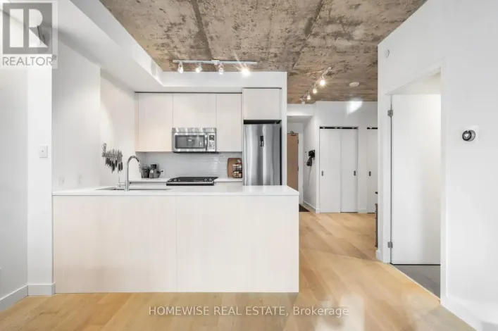 1009 - 111 BATHURST STREET, Toronto