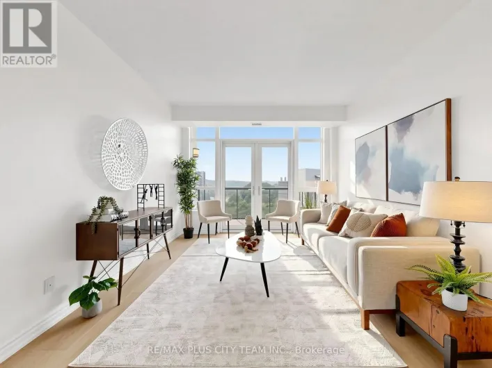 1009 - 1135 ROYAL YORK ROAD, Toronto