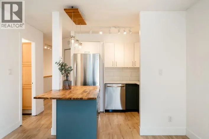 1009 CLARKE ROAD, Port Moody