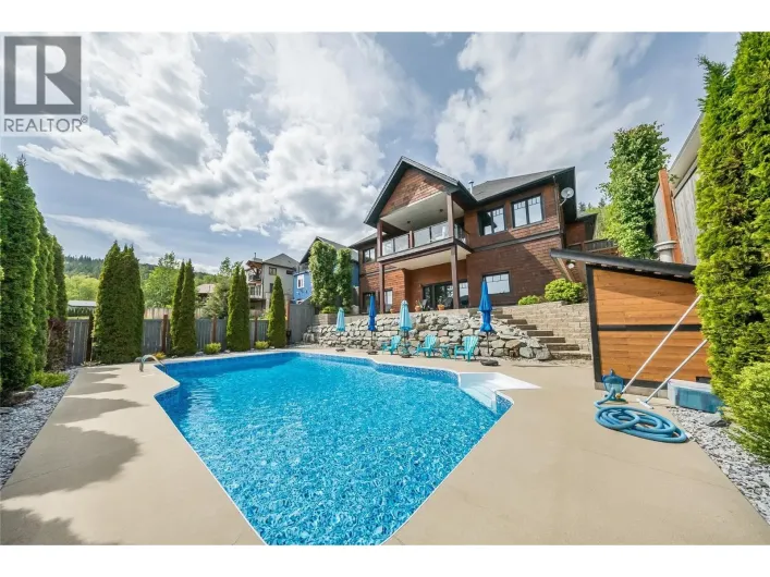 1009 Silvertip Road, Rossland