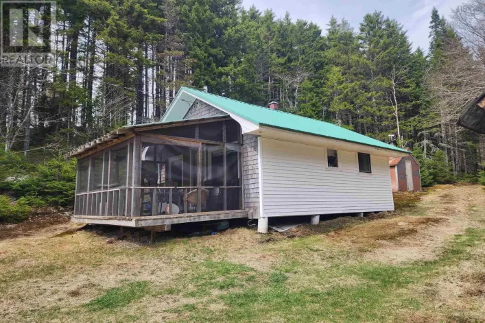 1009 Trout Lake Road, Hart Lake