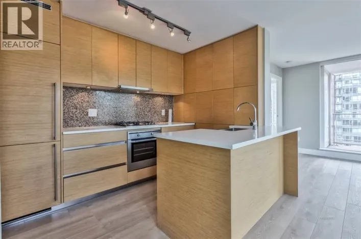 100X 565 SMITHE STREET, Vancouver