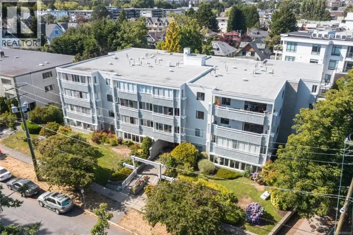 Apartment for sale: 101 1050 Park Blvd, Victoria