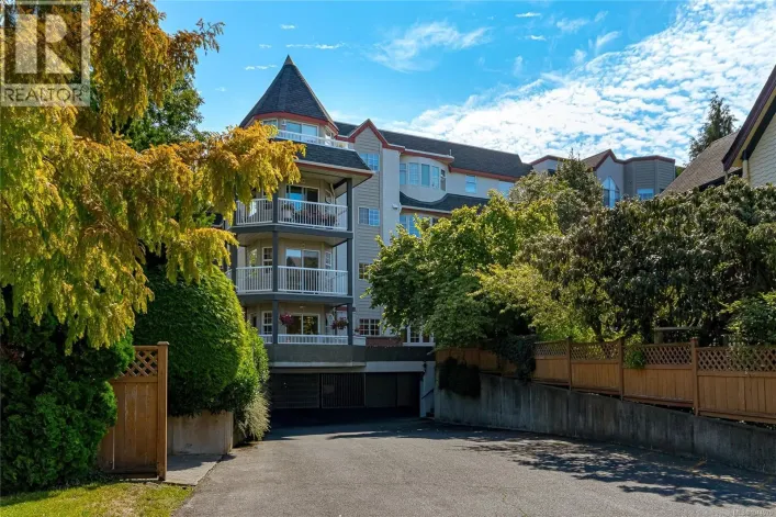 101 1220 Fort St, Victoria