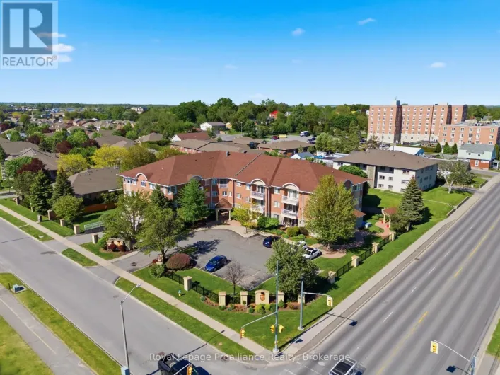 Apartment for rent: 101 - 15 HEARTWOOD DRIVE, Belleville