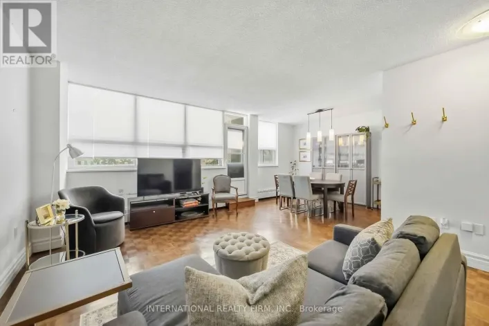 Apartment for sale: 101 - 151 LA ROSE AVENUE E, Toronto