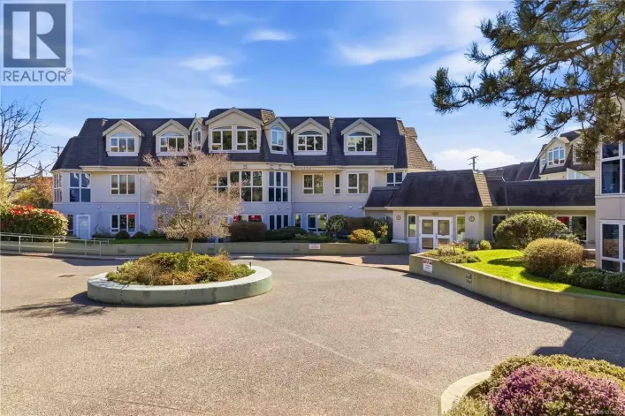 101 1521 Church Ave, Saanich