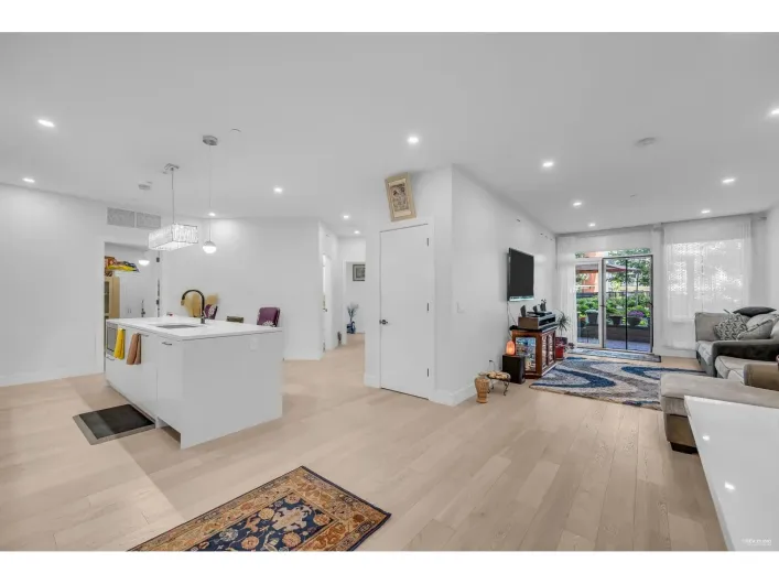 101 20416 PARK AVENUE, Langley