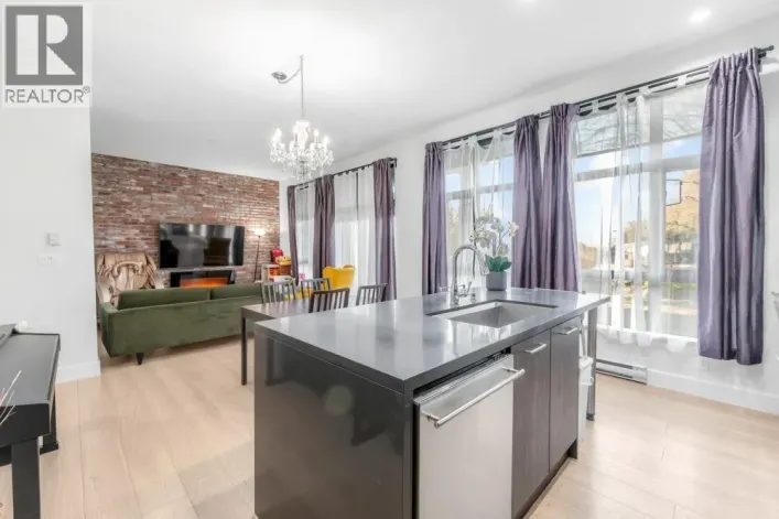 101 220 SALTER STREET, New Westminster