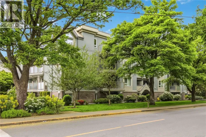 101 2710 Grosvenor Rd, Victoria