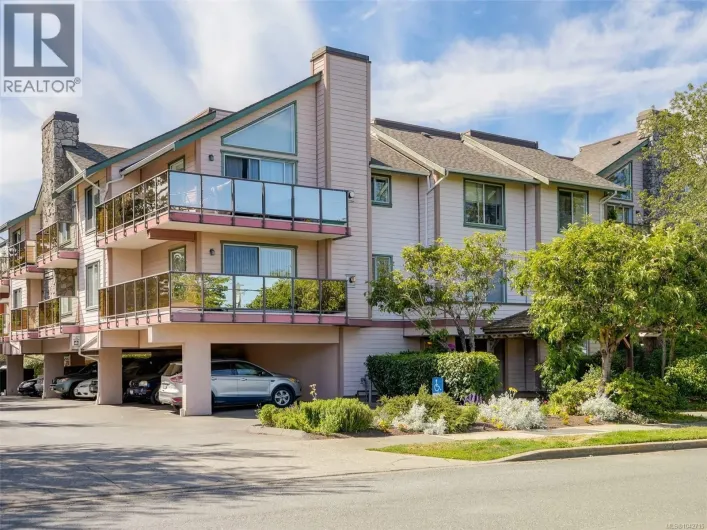 101 3724 Harriet Rd, Saanich