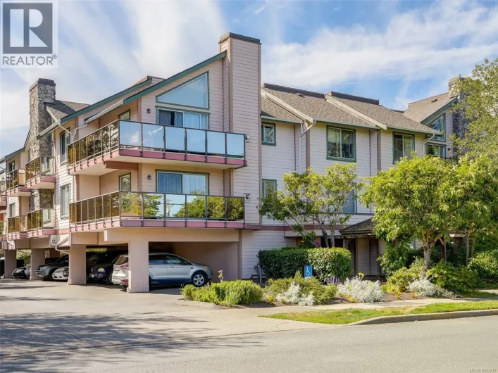 101 3724 Harriet Rd, Saanich