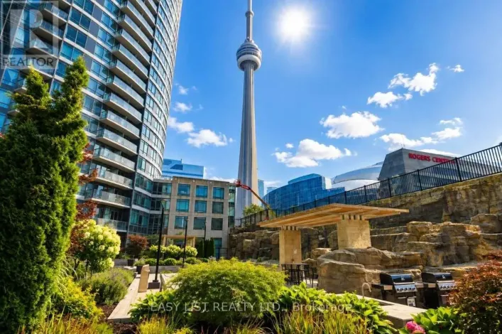 Apartment for sale: 101 - 373 FRONT STREET W, Toronto