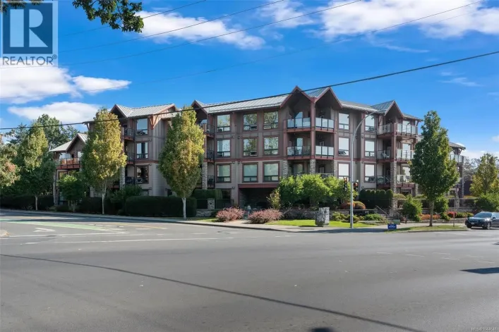 101 4529 West Saanich Rd, Saanich