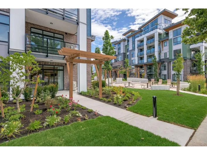 101 45500 MARKET WAY|Garrison Crossing, Chilliwack