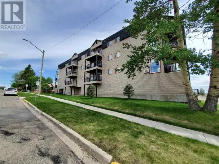 101, 5037 7 AVENUE, Edson