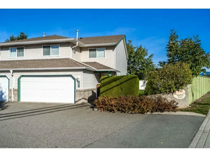 101 5765 VEDDER ROAD|Garrison Crossing, Chilliwack