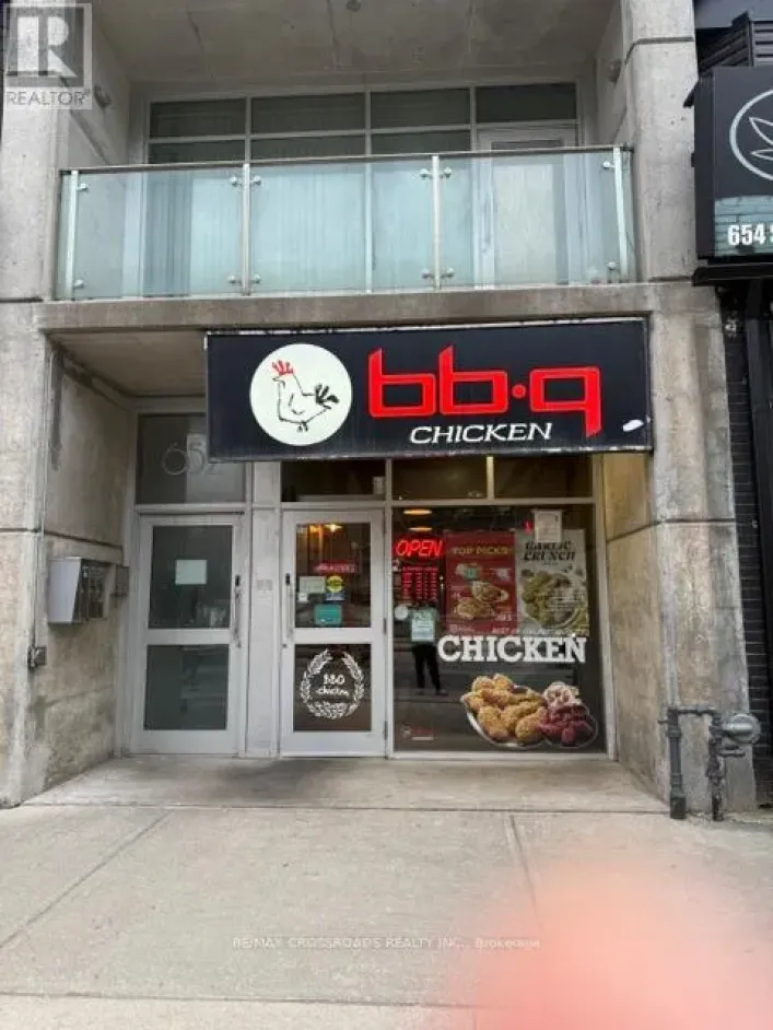 101 - 652 SPADINA AVENUE, Toronto
