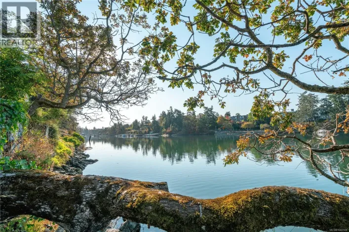 101 69 Gorge Rd W, Saanich