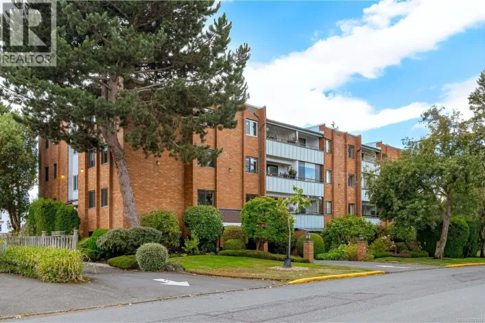 101 853 Selkirk Ave, Esquimalt