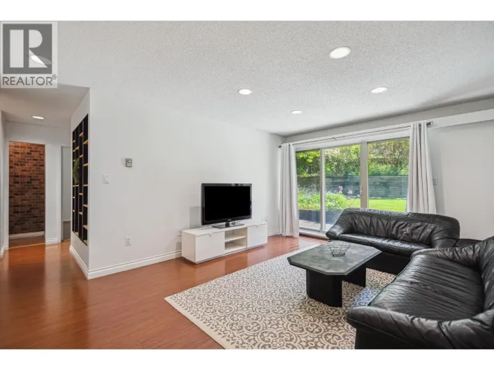 101 9857 MANCHESTER DRIVE, Burnaby