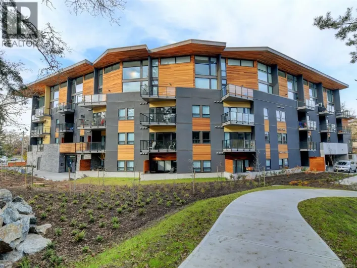 101 991 McKenzie Ave, Saanich