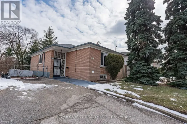 101 BARRYMORE ROAD, Toronto