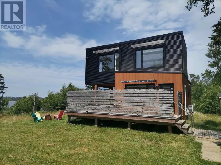 House for sale: 101 RIVERBANK Drive, Stratford