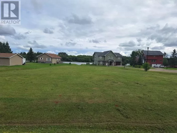 101 Willow CT, Rainy River