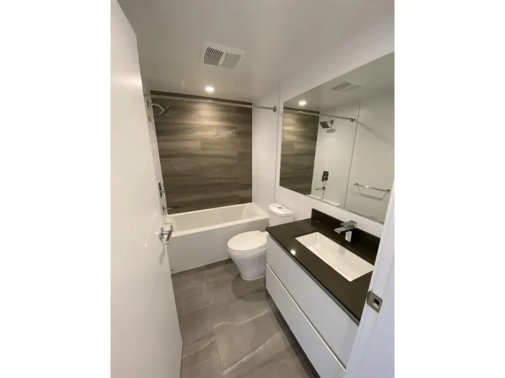 1010 13615 FRASER HIGHWAY, Surrey