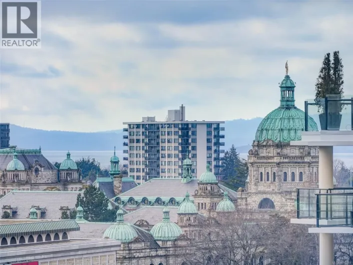 1010 751 Fairfield Rd, Victoria