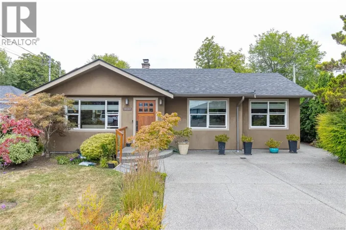 10107 Third St, Sidney