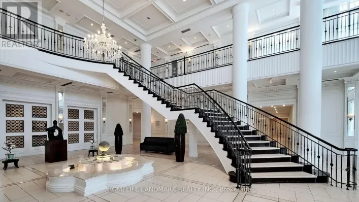 1011 - 15 GREENVIEW AVENUE, Toronto