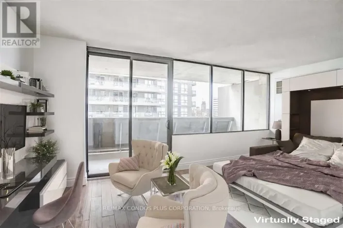 1011 - 720 SPADINA AVENUE, Toronto