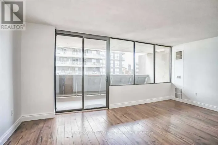 1011 - 720 SPADINA AVENUE, Toronto